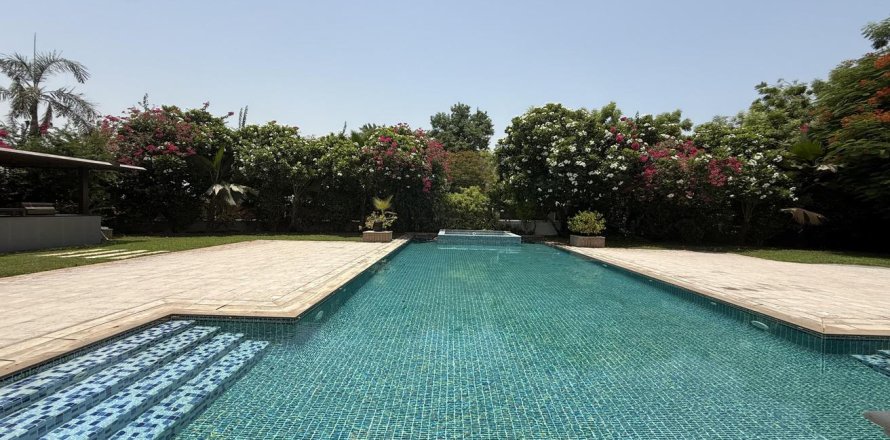 6 bedrooms Villa in Emirates Hills, UAE No. 99903