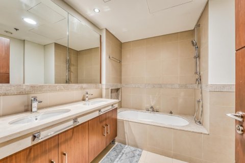 Квартира с 2 спальнями в Burj Vista, ОАЭ №136627 12