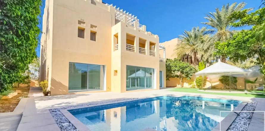 Villa de 6 dormitorios No. 118176