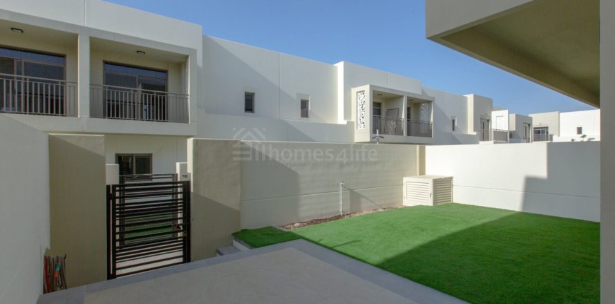 3 bedrooms Townhouse in Noor Townhouses, UAE No. 156637
