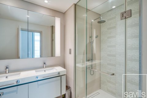 Квартира с 2 спальнями в EMAAR Beachfront, ОАЭ №194681 4