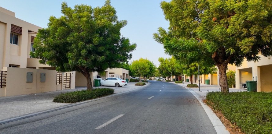 3 bedrooms Townhouse in Ras Al Khaimah, UAE No. 184191