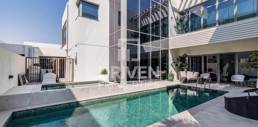 Villa de 5 dormitorios en District One, UAE No. 190350