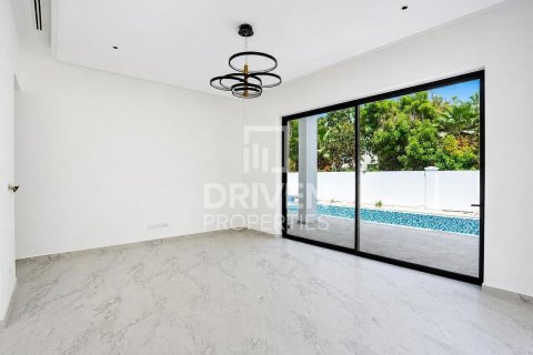 6 bedrooms Villa in Jasmine Leaf, UAE No. 200576 4