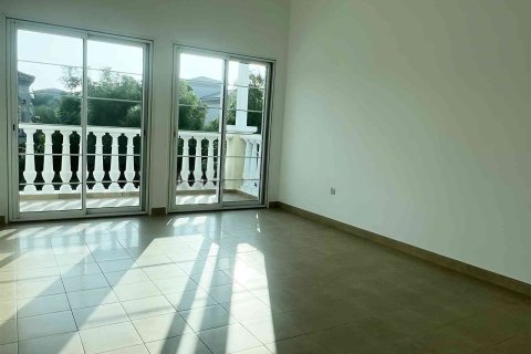 Вилла с 2 спальнями в Jumeirah Village Triangle, ОАЭ №146762 10