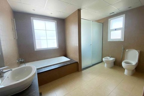 Вилла с 2 спальнями в Jumeirah Village Triangle, ОАЭ №146762 11