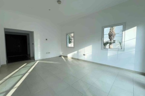 Вилла с 2 спальнями в Jumeirah Village Triangle, ОАЭ №146762 3