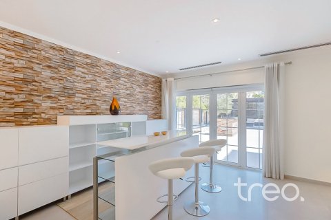 5 bedrooms Villa in Legacy, UAE No. 199055 9