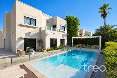 5 bedrooms Villa in Meadows, UAE No. 199052