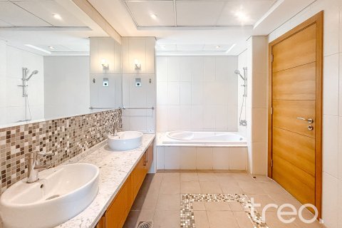 5 bedrooms Villa in Legacy, UAE No. 199050 18