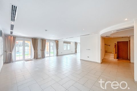 5 bedrooms Villa in Legacy, UAE No. 199050 6
