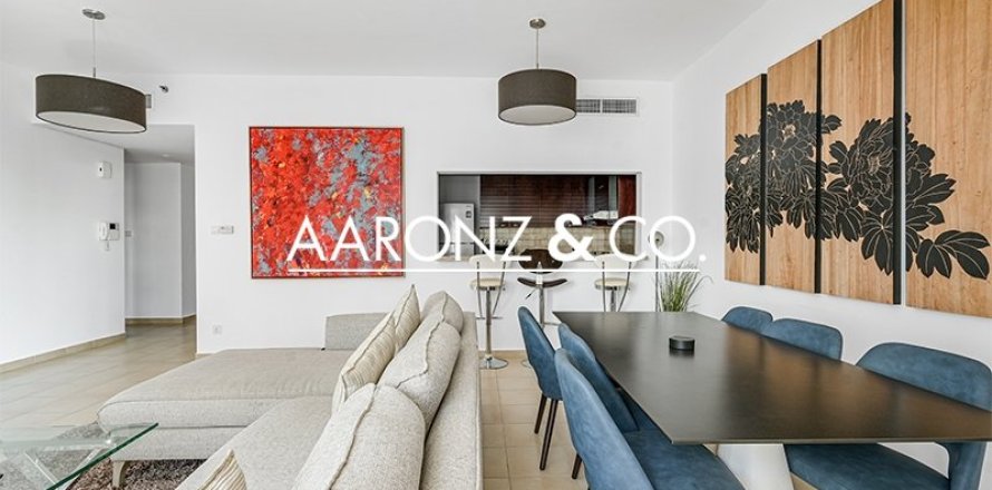 Квартира с 2 спальнями в Marina Tower, ОАЭ №132709