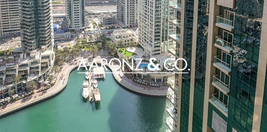 Квартира с 2 спальнями в Marina Tower, ОАЭ №132710