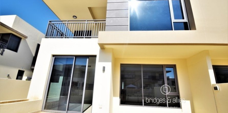 Villa de 3 dormitorios en Dubai Hills Estate, UAE No. 148182