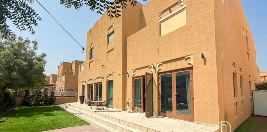 Villa de 5 dormitorios en Al Furjan, UAE No. 148185