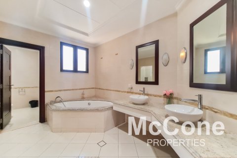 4 bedrooms Villa in Garden Homes, UAE No. 74196 18