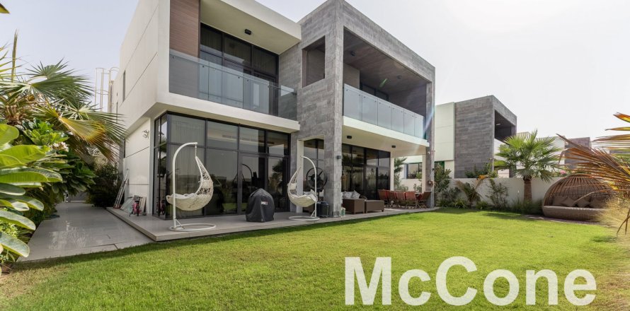 Villa de 5 dormitorios en Trevi, UAE No. 74208