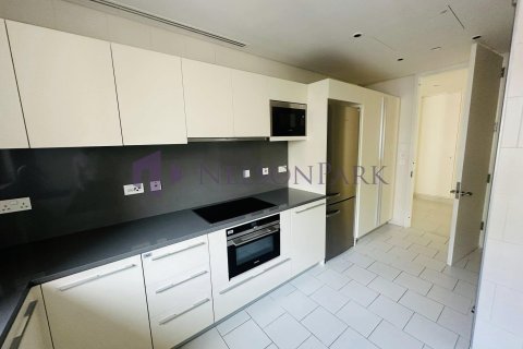 3 bedrooms Apartment in Doha, Qatar No. 57216 14