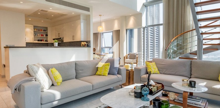 Apartment de 2 dormitorios en Central Park Tower, UAE No. 143178