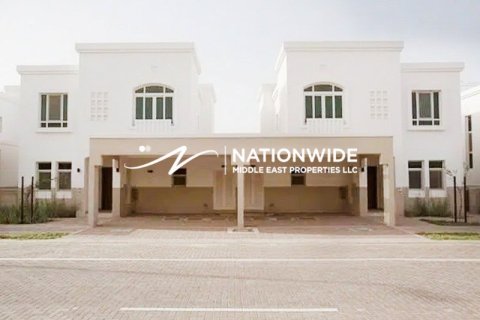 2 bedrooms Townhouse in Abu Dhabi, UAE No. 143181