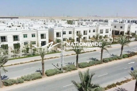 2 bedrooms Townhouse in Abu Dhabi, UAE No. 143181 11