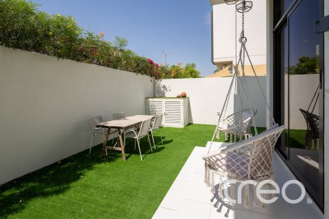 3 bedrooms Townhouse in Dubai, UAE No. 183129 4