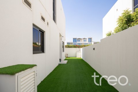 3 bedrooms Townhouse in Dubai, UAE No. 183129 6