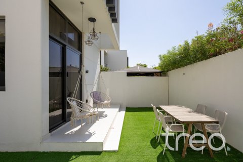 3 bedrooms Townhouse in Dubai, UAE No. 183129 5