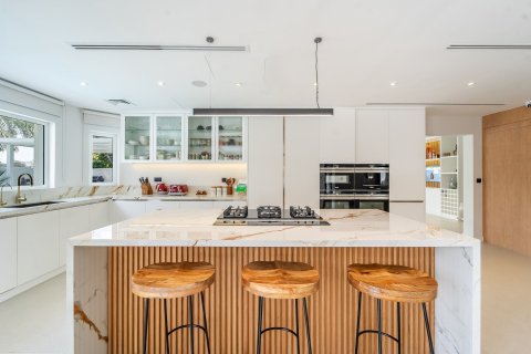 5 bedrooms Villa in Dubai, UAE No. 151135 10