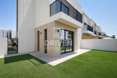 4 bedrooms Villa in EMAAR South, UAE No. 204118 3