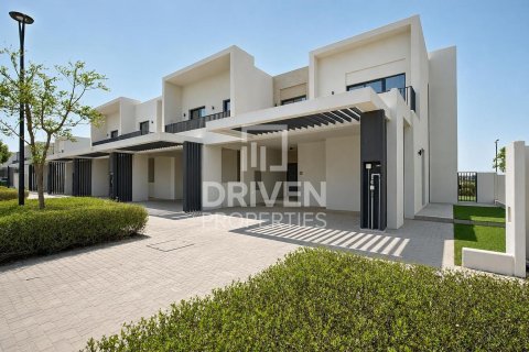 4 bedrooms Villa in EMAAR South, UAE No. 204118