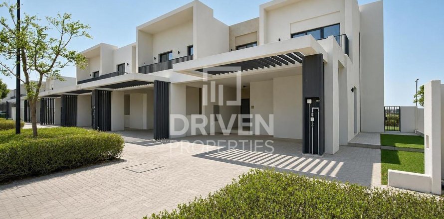 4 bedrooms Villa in EMAAR South, UAE No. 204118