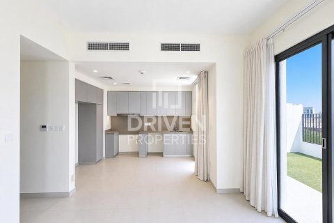 4 bedrooms Villa in EMAAR South, UAE No. 204118 7