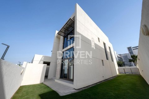 4 bedrooms Villa in District One, UAE No. 204117 3