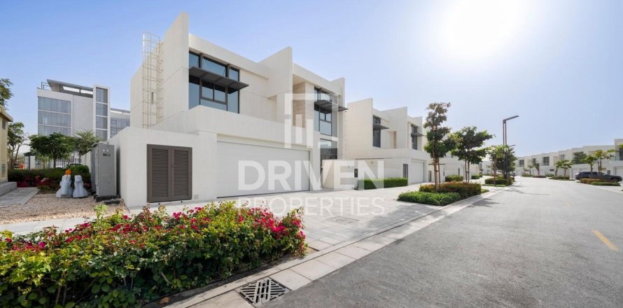 4 bedrooms Villa in District One, UAE No. 204117