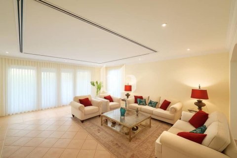 Villa de 4 dormitorios  No. 115736 8