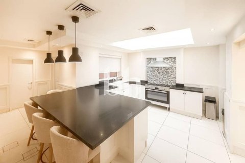 Villa de 4 dormitorios  No. 115736 10