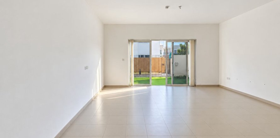 3 bedrooms Apartment in Dubai, UAE No. 208158