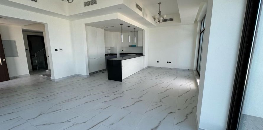 Villa de 4 chambres à Dubai, UAE No. 208008