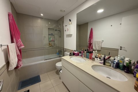 3 bedrooms Apartment in Zahra Apartments, UAE No. 165035 20