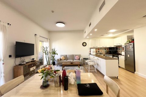 Квартира с 2 спальнями в Golf City, ОАЭ №147014 3