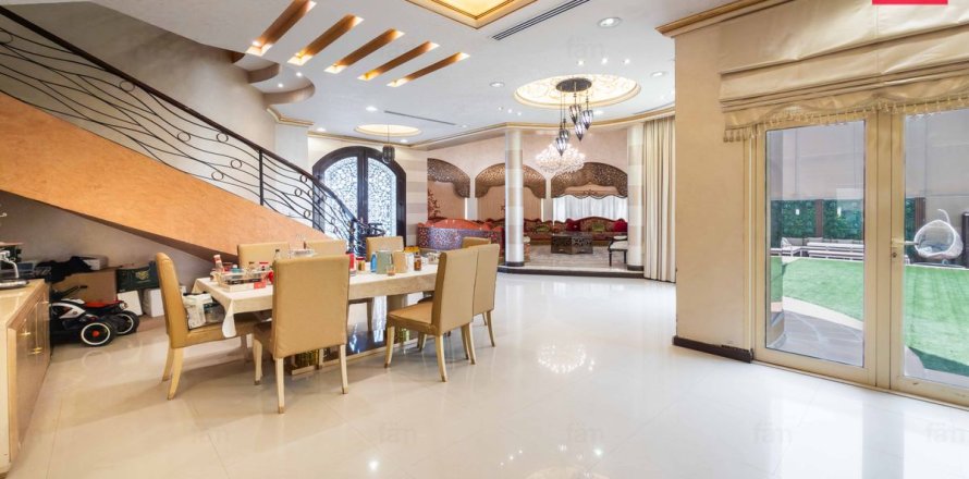 Villa de 5 chambres à Dubai, UAE No. 203169