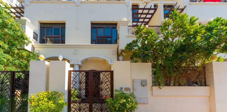 Townhouse de 4 dormitorios en Dubai, UAE No. 135913