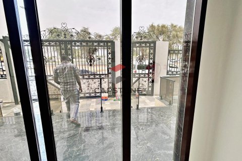 Bâtiment de 604m² à Al Mutarad, UAE No. 83182 10