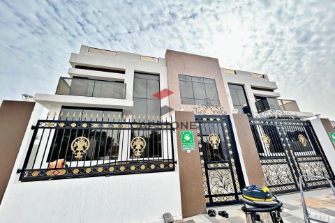 Bâtiment de 604m² à Al Mutarad, UAE No. 83182 3