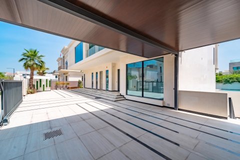 6 bedrooms Villa in Dubai, UAE No. 161087 3