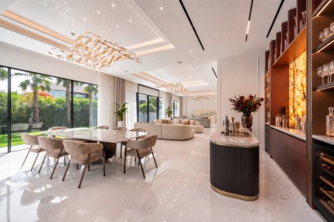 6 bedrooms Villa in Dubai, UAE No. 161087 9