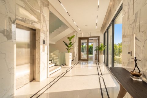 6 bedrooms Villa in Dubai, UAE No. 161087 4