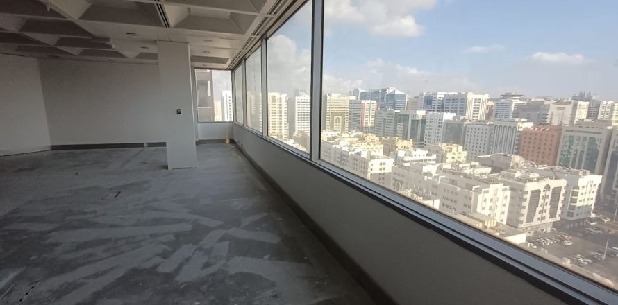 331مربع، مكتب في Hamdan Street, الإمارات العربية المتحدة رقم 79140