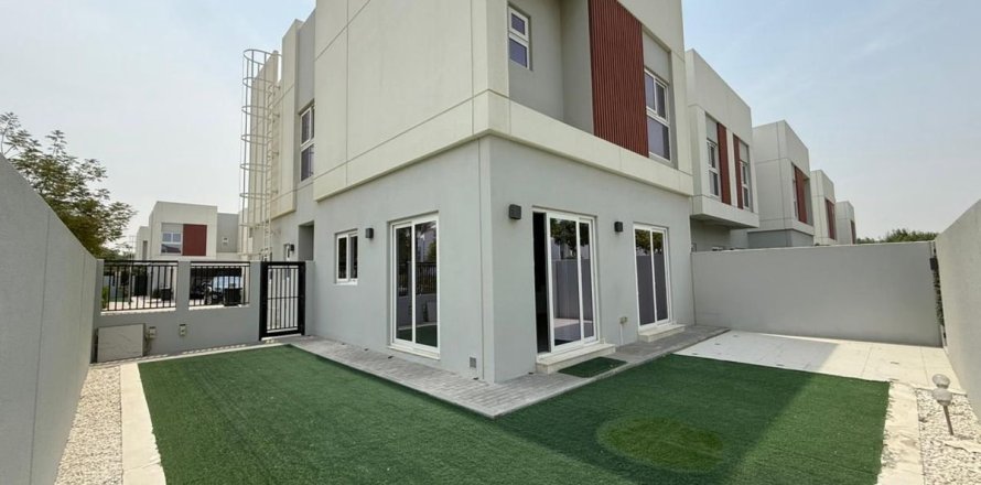 Villa de 4 chambres à Dubai, UAE No. 103476